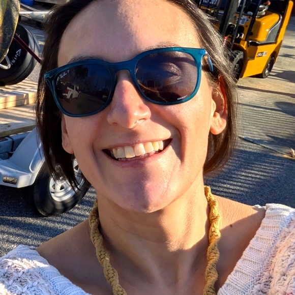 Meet your Posher, Laura - Picture 1 of 1